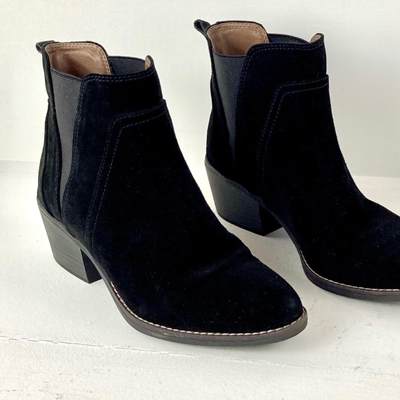 White Mountain Shoes - SALE🎉WHITE MOUNTAIN Suede Hale Booties Women’s